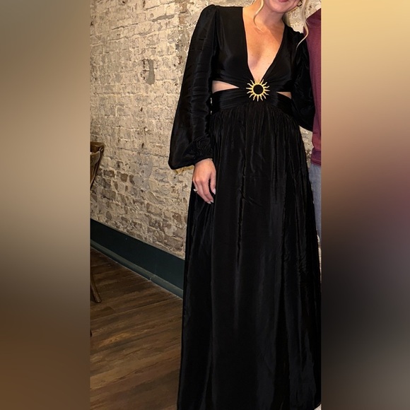 Cutout Plunging Maxi Dress
Farm Rio - Picture 5 of 14